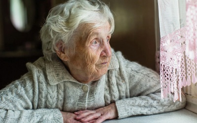 Người cao tuổi có thể gặp nguy hiểm vì sống một mình