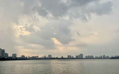 Bắc Bộ nhiều mây và có mưa, Nam Trung Bộ nắng nóng