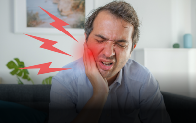 Tại sao khi há miệng hay có tiếng kêu?