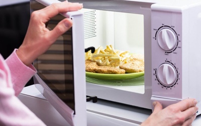Điều nên và không nên làm khi sử dụng lò vi sóng