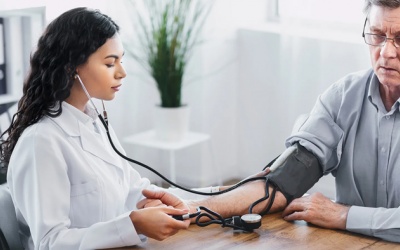 Tăng huyết áp, mỡ máu có dùng được TPBVSK Ích Tâm Khang không?