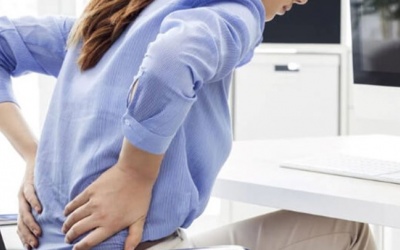 Giảm đau thắt lưng với yoga và giải pháp từ thảo dược