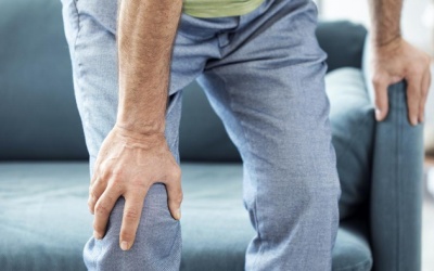 Người bệnh Parkinson bị nhức mỏi cơ bắp, đau chân phải làm sao?