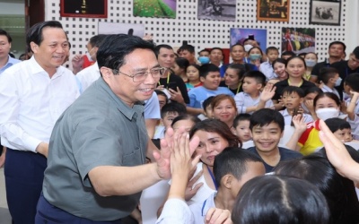 Thủ tướng thăm, tặng quà các bệnh nhi nhân dịp Tết Trung thu