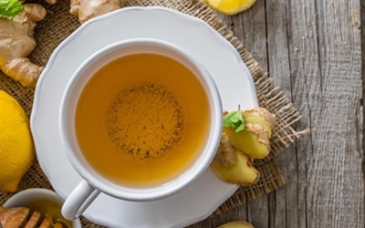 Có nên uống trà chanh gừng trước khi đi ngủ?