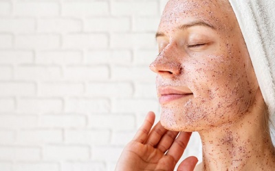 Tẩy tế bào chết vật lý: Khi nào không nên dùng?