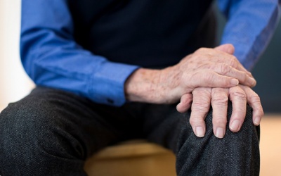Bị run chân trái sau tai biến có phải bệnh Parkinson không?