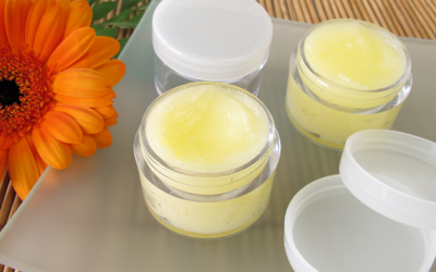 Tự làm son dưỡng tại nhà “cứu” đôi môi khô nẻ