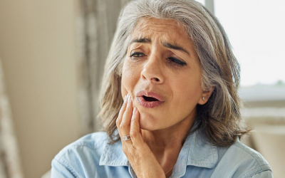 Mãn kinh ảnh hưởng đến sức khỏe răng miệng thế nào?