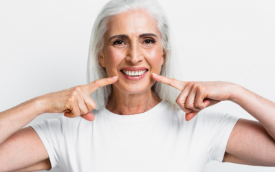 Mẹo giữ răng trắng và khỏe mạnh khi nhiều tuổi