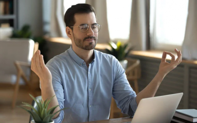 Bảo vệ thị lực với 6 bài tập đơn giản tại bàn làm việc