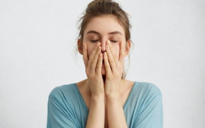 Da khô và xỉn màu có thể do thiếu các vitamin này