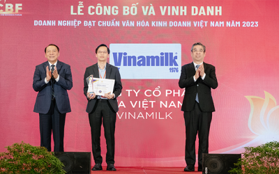 Vinamilk được vinh danh “Doanh nghiệp đạt chuẩn văn hóa kinh doanh Việt Nam”