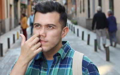 Ngoáy mũi có làm tăng nguy cơ mắc bệnh Alzheimer?