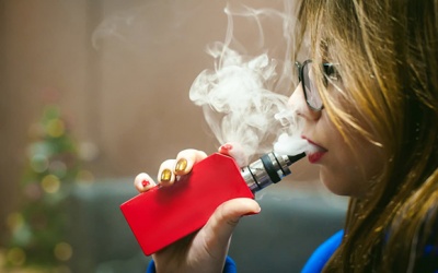 WHO: Trẻ em đang 'mắc bẫy' thuốc lá điện tử