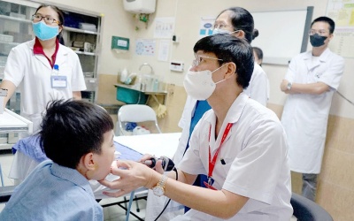 Phẫu thuật thành công cho bệnh nhi có khối u khoang bên họng xâm lấn nền sọ