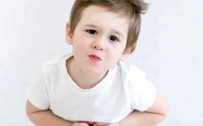 Mách mẹ cách cải thiện tình trạng táo bón cho trẻ