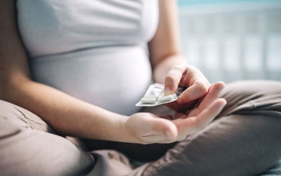 Nghiên cứu cảnh báo nguy cơ khi uống acetaminophen trong thai kỳ