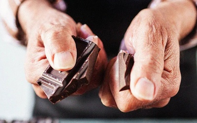 Chocolate đen giúp giảm nguy cơ tăng huyết áp vô căn