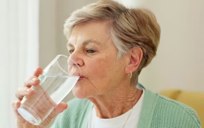 Bác sĩ chỉ ra 3 lý do nên uống nước ấm khi bụng đói