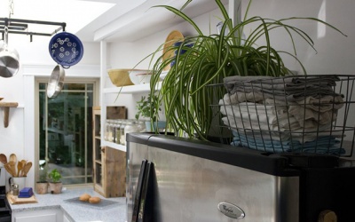 Những vật dụng không nên đặt trên nóc tủ lạnh