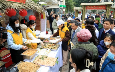 'Chợ Tết yêu thương' đặc biệt dành cho bệnh nhân tại Bệnh viện Bạch Mai