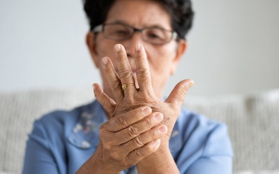 Viêm khớp dạng thấp ở phụ nữ có gì khác biệt?