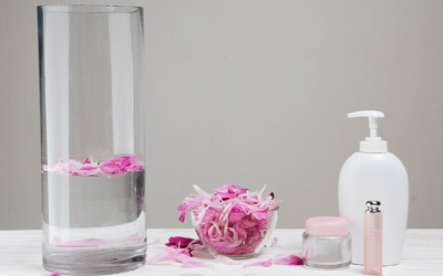 Hỗn hợp nước hoa hồng và glycerine cho làn da mịn màng và ngậm nước