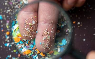 Thay đổi nhỏ giúp giảm nguy cơ tiếp xúc với vi nhựa