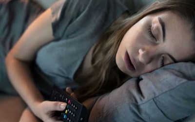 Ngủ quên trước màn hình điện tử có thể gây hại cho tim