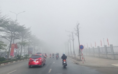Hà Nội sương mù dày đặc, bảo vệ sức khỏe thế nào? 