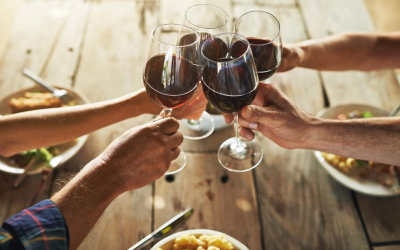 Thực phẩm nên ăn và tránh khi uống rượu