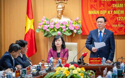 Chủ tịch Quốc hội: Ngành y tế đã vượt qua giai đoạn khó khăn nhất