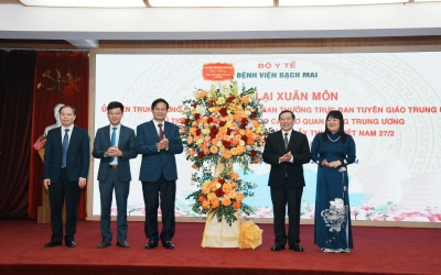 Ban Tuyên giáo Trung ương đến thăm BV Đại học Y Hà Nội và BV Bạch Mai