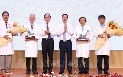 Chủ tịch nước Võ Văn Thưởng thăm Bệnh viện Nhi đồng 1