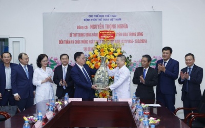 Trưởng ban Tuyên giáo Trung ương: Lấy sự hài lòng của người bệnh làm mục tiêu đổi mới