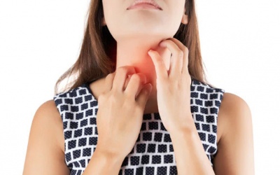 Ngứa họng cảnh báo vấn đề gì, cải thiện ra sao?