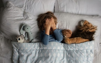 Làm thế nào để giúp trẻ bình tĩnh sau cơn ác mộng?