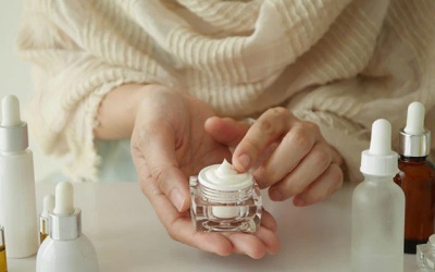 7 thói quen trước khi ngủ giúp da đẹp, tóc khỏe trong thời tiết lạnh