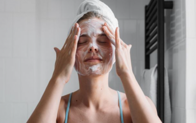 Có thực sự cần dùng sữa rửa mặt vào buổi sáng?