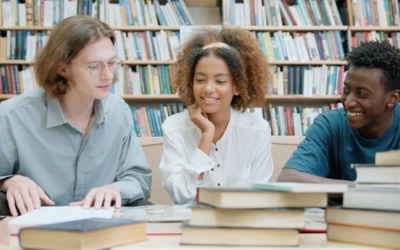 Nghiên cứu cho thấy học càng cao, sống càng thọ