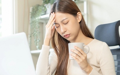 Đau đầu có nên uống trà?