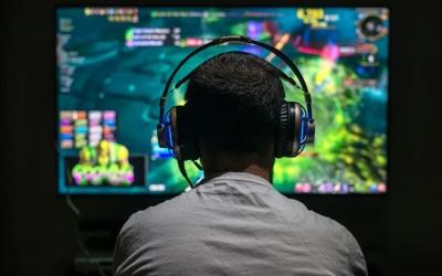 Chơi game trên máy tính nhiều tăng nguy cơ rối loạn cương dương