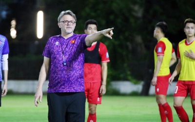 HLV Troussier có lẽ cần phải thay đổi rồi