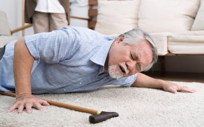 Biện pháp phòng tránh té ngã cho người cao tuổi