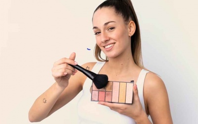 Vì sao không nên tập thể dục khi vẫn còn lớp trang điểm?