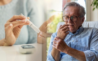 Đái tháo đường: Biến chứng tê cứng khớp tay, tiểu đêm có khỏi được không?