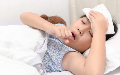 Dấu hiệu trẻ bị ho cần nhập viện