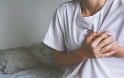 Khó ngủ, tim đập nhanh nên làm gì để cải thiện?