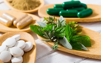 Đang uống thuốc Tây trị bệnh mạch vành, dùng thêm thảo dược được không?